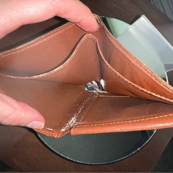 Louis Vuitton Men’s Bifold Monogram Wallet - Picture 11 of 16